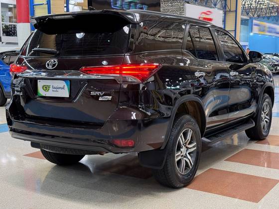 TOYOTA HILUX SW4 2.7 SRV 7 LUGARES 4X2 16V FLEX 4P AUTOMÁTICO TOYOTA HILUX SW4 2.7 SRV 7 LUGARES 4X2 16V FLEX 4P AUTOMÁTICO